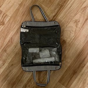 Oscar de la Renta toiletries bag. Make up, travel, purse. Holiday gift new